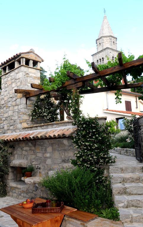 Holiday Homes Poli Svetega Antona Gračišće Εξωτερικό φωτογραφία