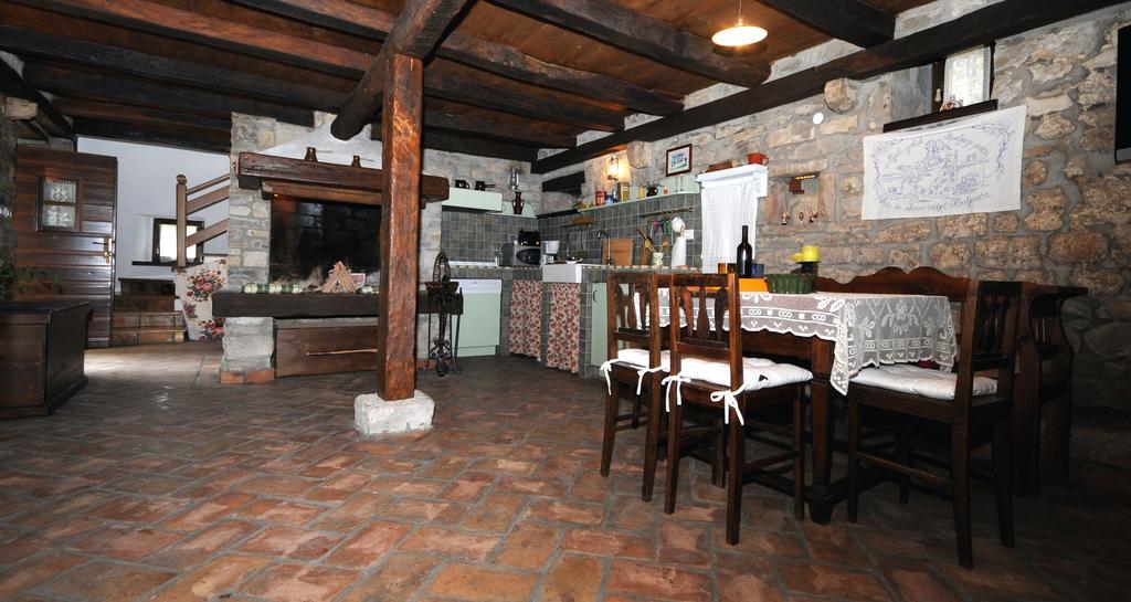 Holiday Homes Poli Svetega Antona Gračišće Εξωτερικό φωτογραφία