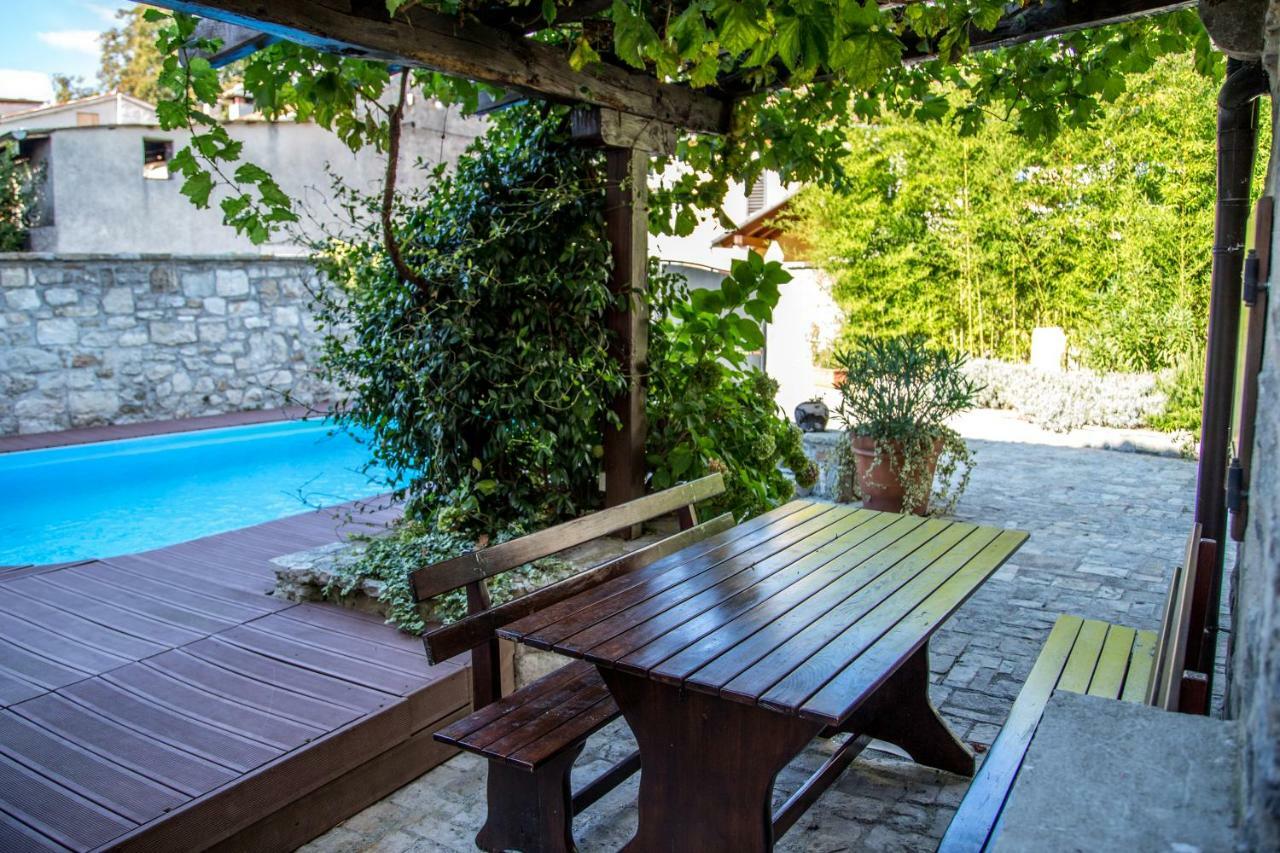 Holiday Homes Poli Svetega Antona Gračišće Εξωτερικό φωτογραφία