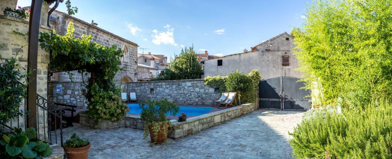 Holiday Homes Poli Svetega Antona Gračišće Εξωτερικό φωτογραφία