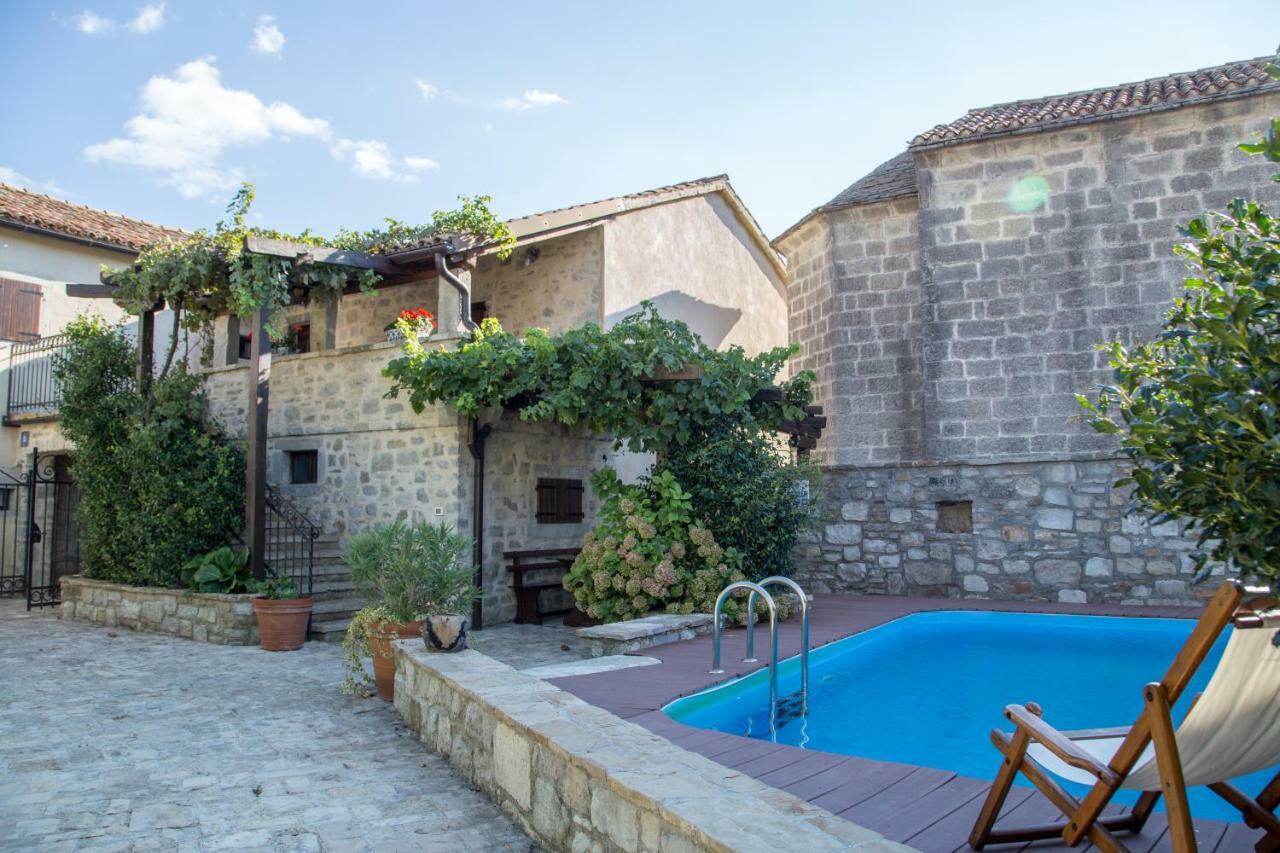 Holiday Homes Poli Svetega Antona Gračišće Εξωτερικό φωτογραφία