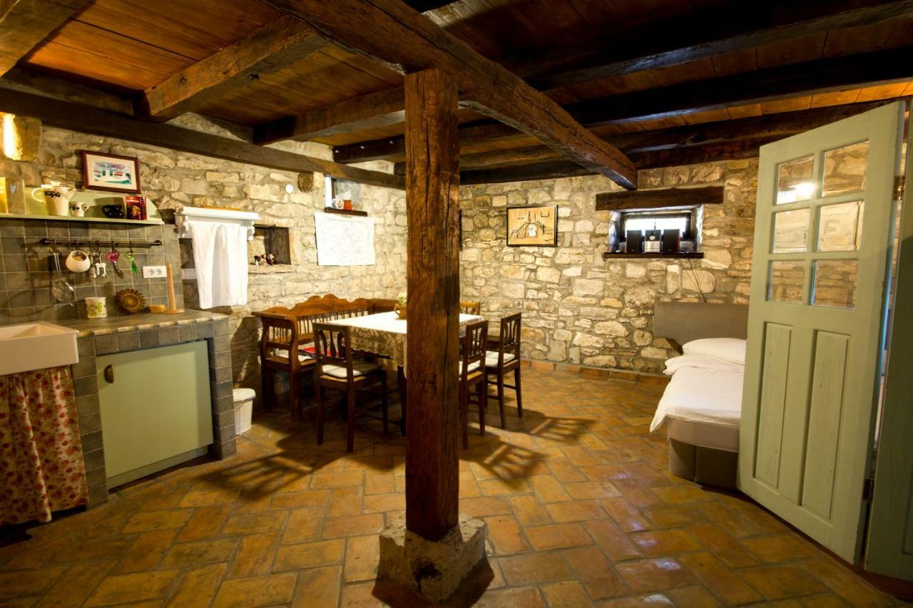 Holiday Homes Poli Svetega Antona Gračišće Εξωτερικό φωτογραφία